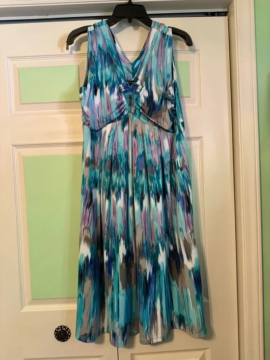 New Directions Teal & Aqua Beaded V-Neck Top - Picture 4 of 6